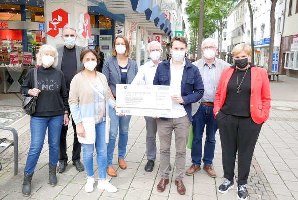 spendenuebergabe einhorn apotheke